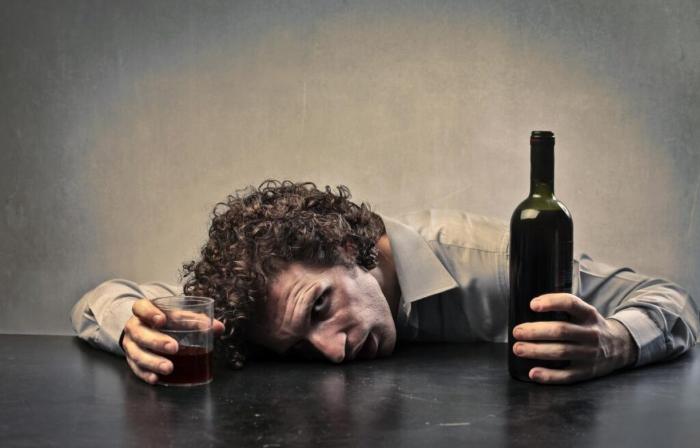 Алкоголизм: когда необходима экстренная помощь?