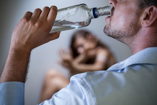 Как лечить алкоголика на дому
